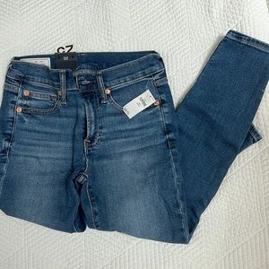 New with tags Gap size 25/O petite True Skinny Mid Rise jeans